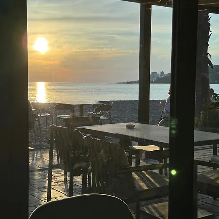 Sea Side Apartment *